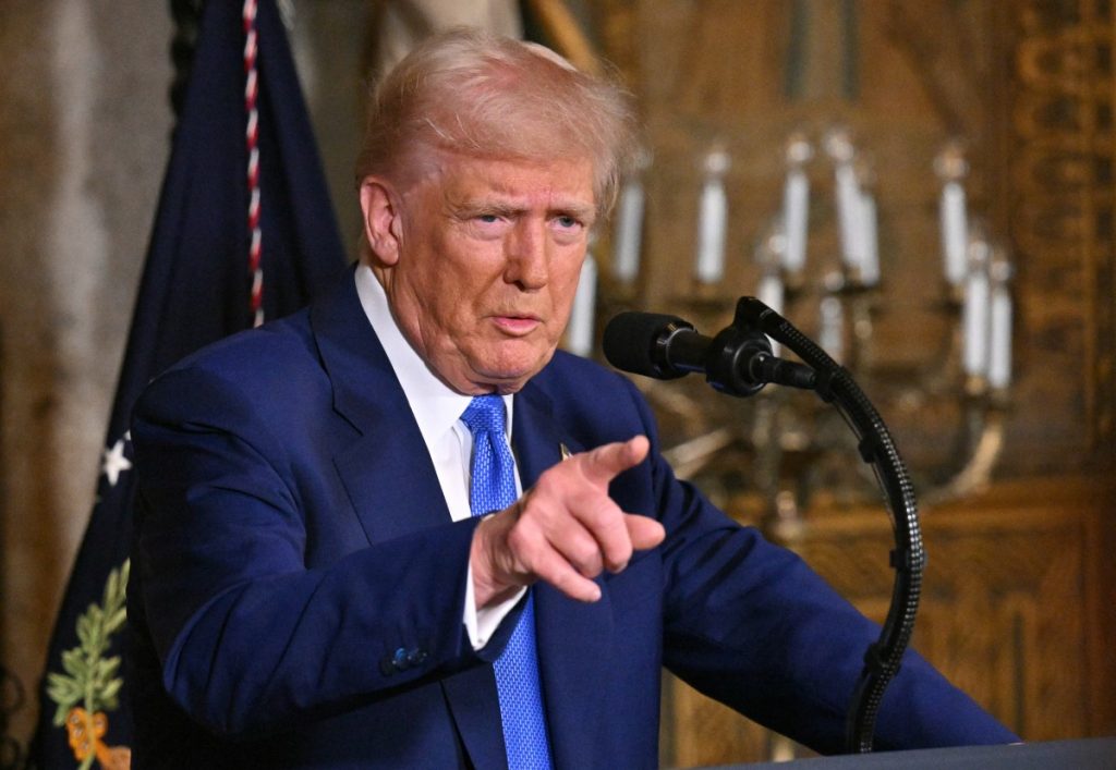 Man accused of attempting to assassinate Trump can represent himself at trial, judge says