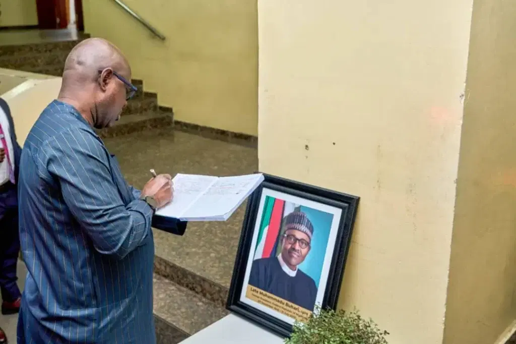 Petroleum ministry opens condolence registers to honour Buhari