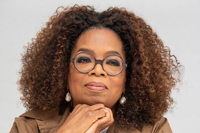 Oprah Winfrey denies closing Hawaii road amid tsunami warning