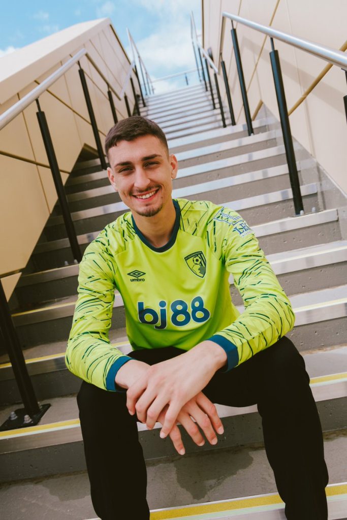 Chelsea keeper Petrovic joins Bournemouth