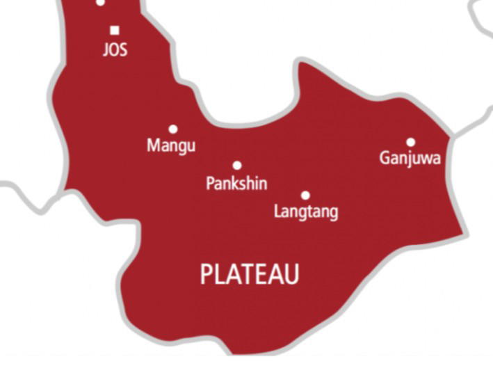 Plateau holds mass burial for victims of attack
