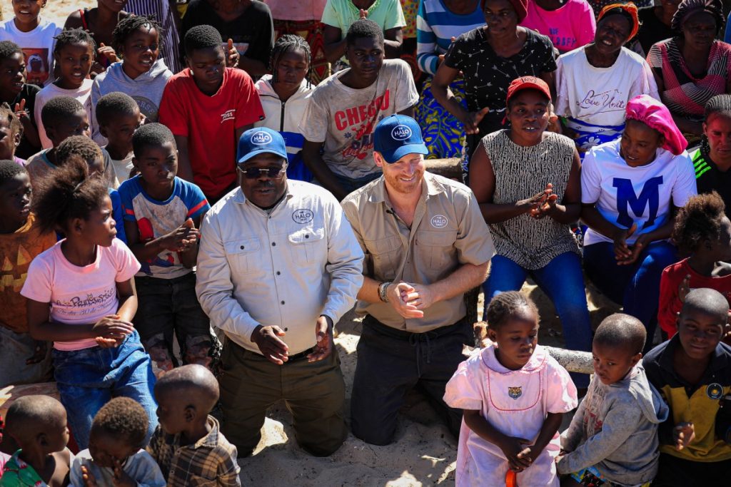 ANGOLA-BRITAIN-US-CHARITY-MINES-ROYALS