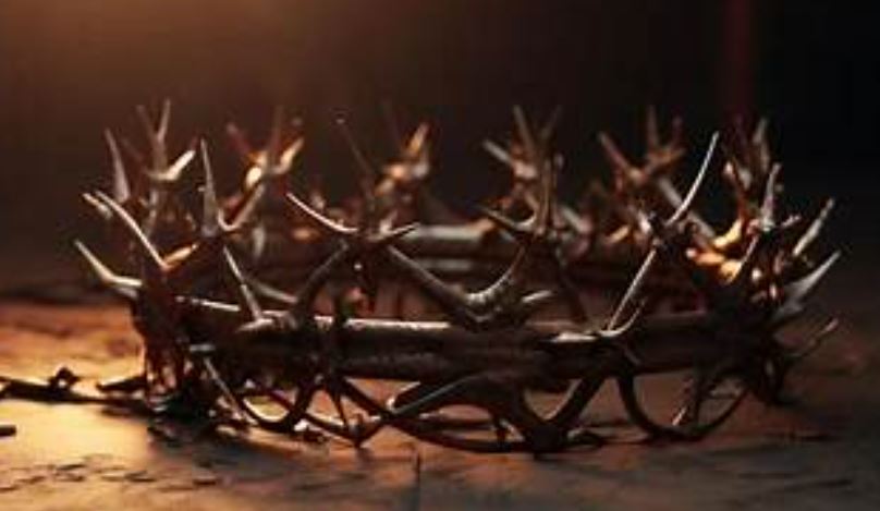 Thorns and Crown: Blend of artistic innovation with deep-rooted African tradition