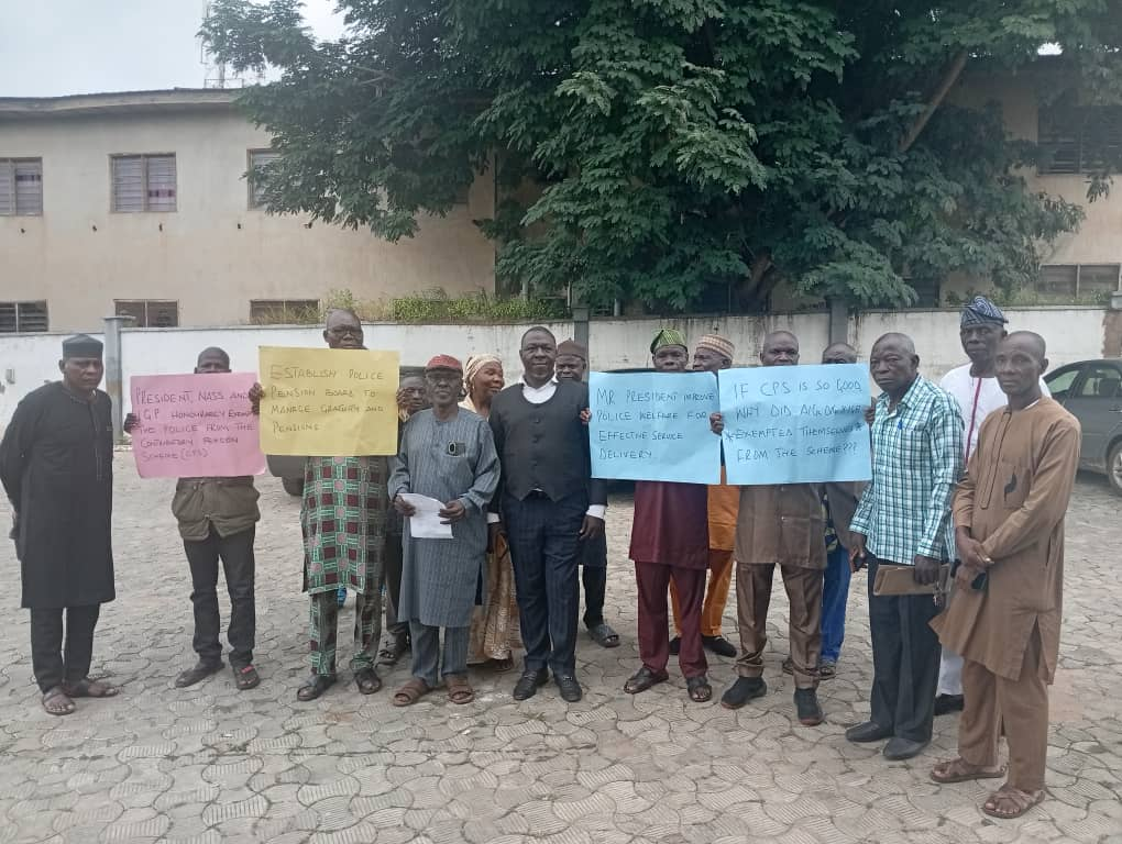 Retired police officers in Kwara protest poor pension, gratuity