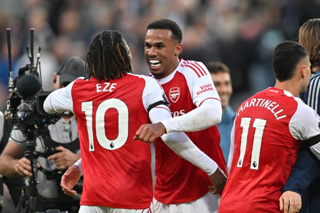 Arsenal strike late to win 2-1 at Newcastle