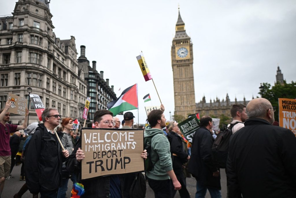 BRITAIN-US-ROYALS-DIPLOMACY-PROTEST