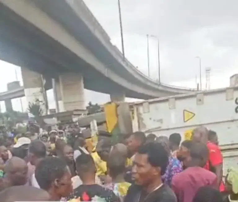 Container crushes police officer, one other in Lagos