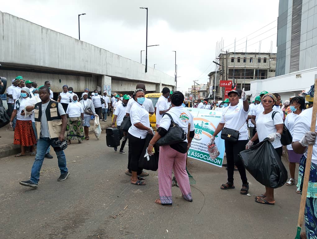Traders urge Lagos Govt to review single-use plastics ban, stage market clean-up