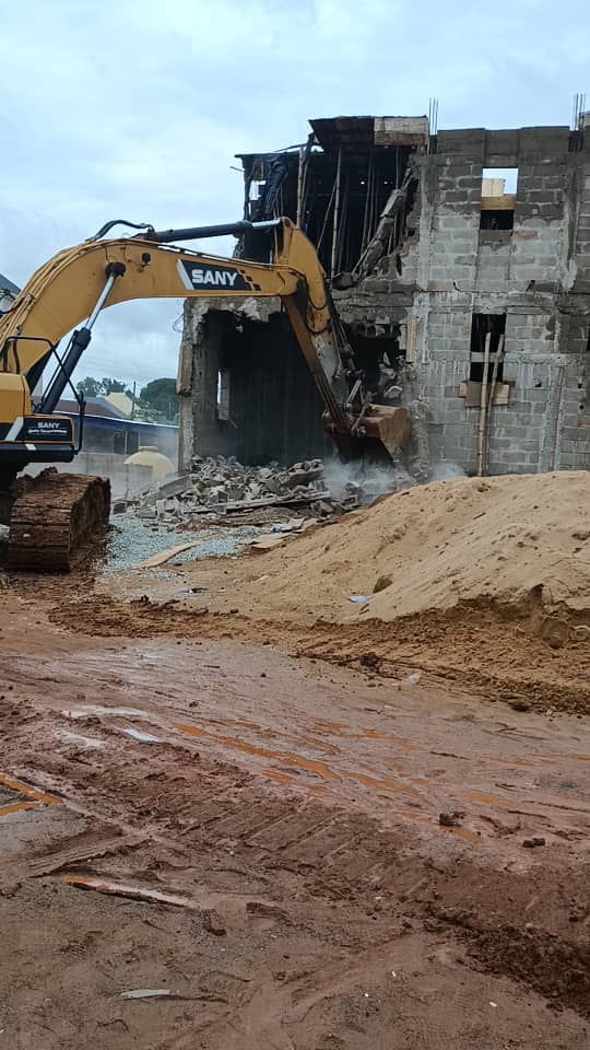 Ebonyi Govt demolishes unapproved building in Abakaliki