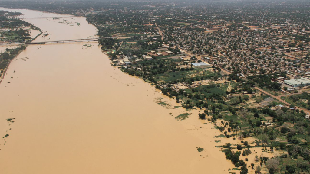 Rivers Niger, Benue at peak level, flood impending, NiSHA warns