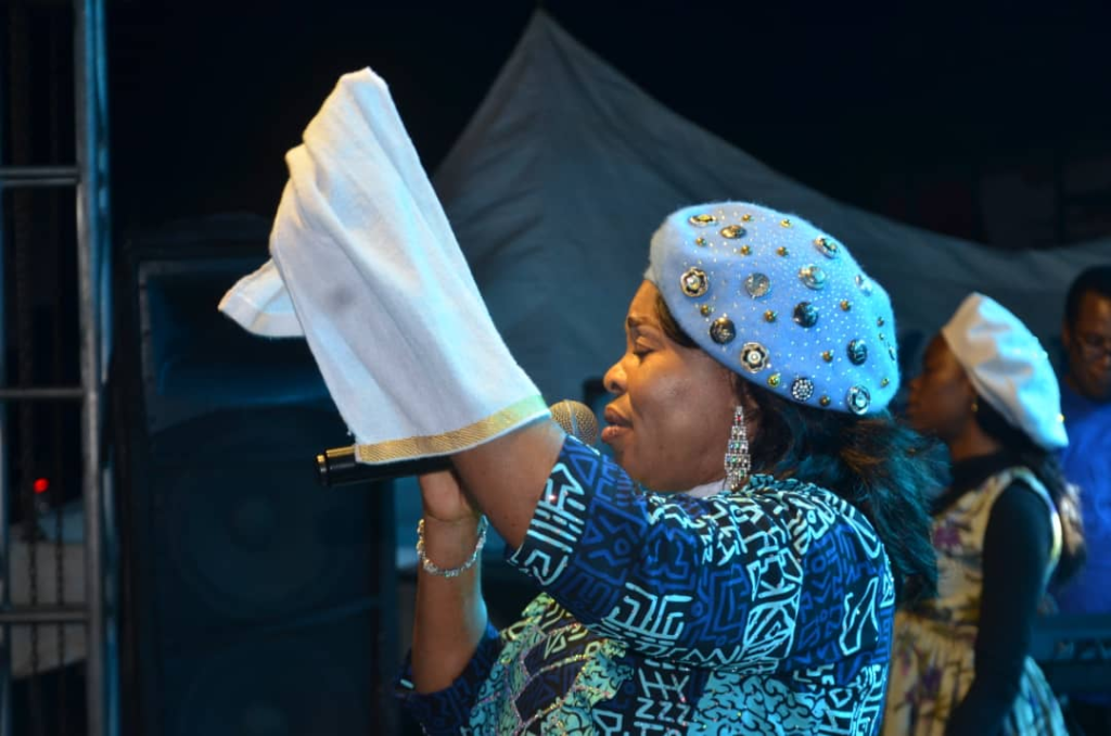 Tope Alabi