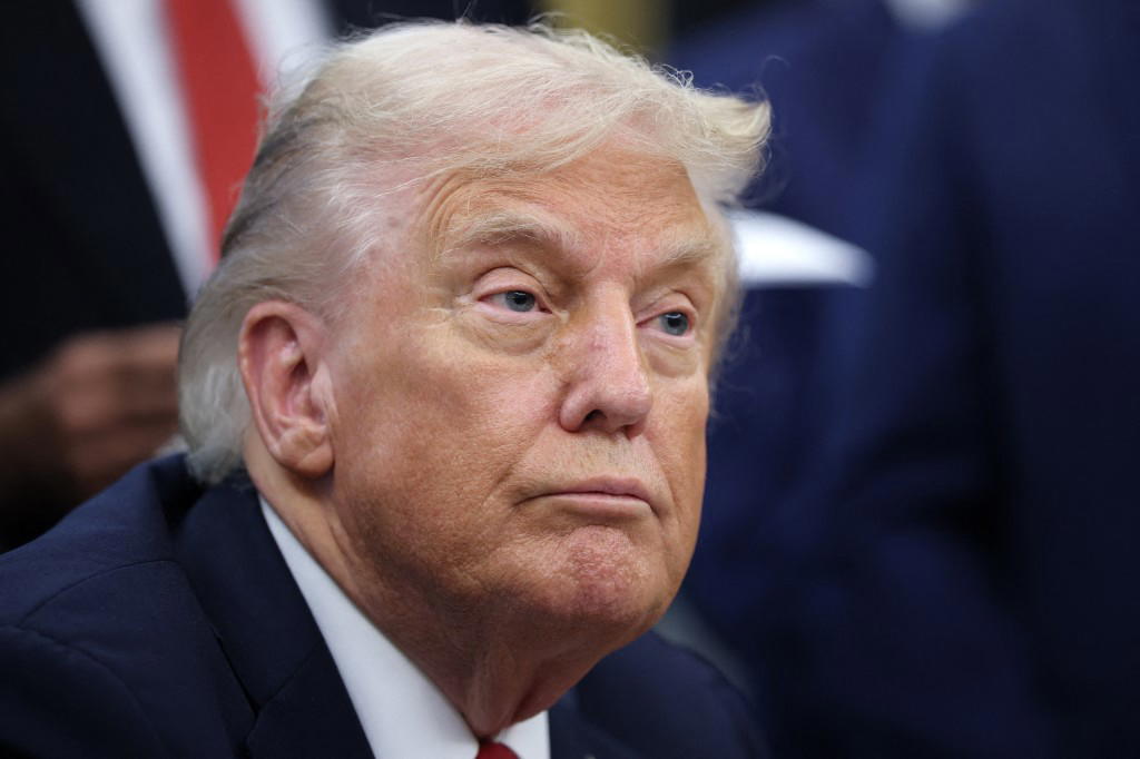Supreme Court blocks Trump from immediately firing Fed Gov. cook