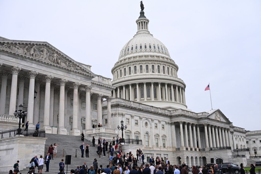 US govt shutdown begins after Congress fails to reach deal