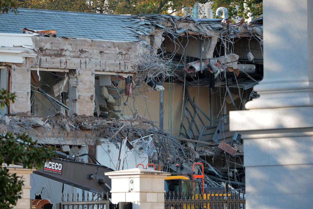 Trump demolishes part of White House for new ballroom