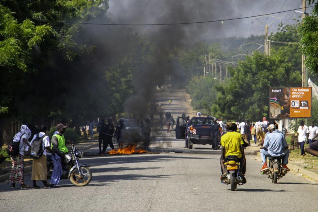 Cameroon presidential rival calls for protests ahead of election results