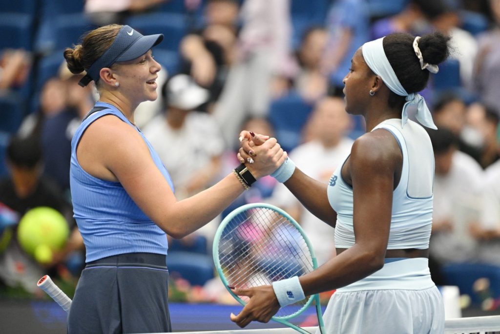Anisimova thrashes Gauff in 58 minutes to make China Open final