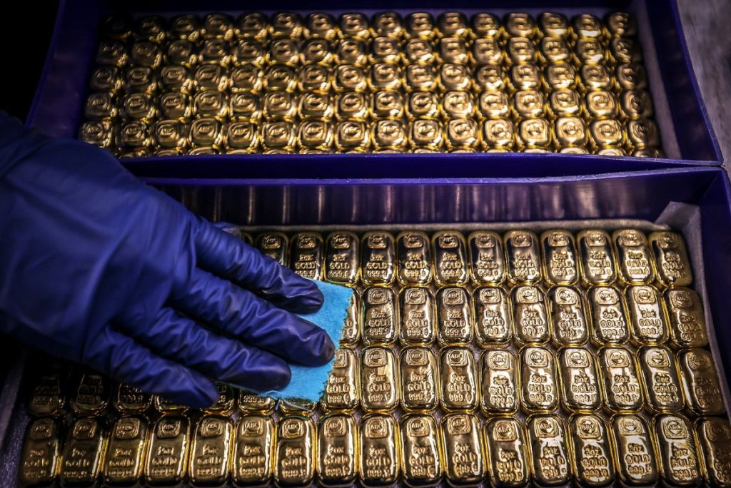 FILES-AUSTRALIA-COMMODITIES-MARKET-GOLD-PRICE-RECORD
