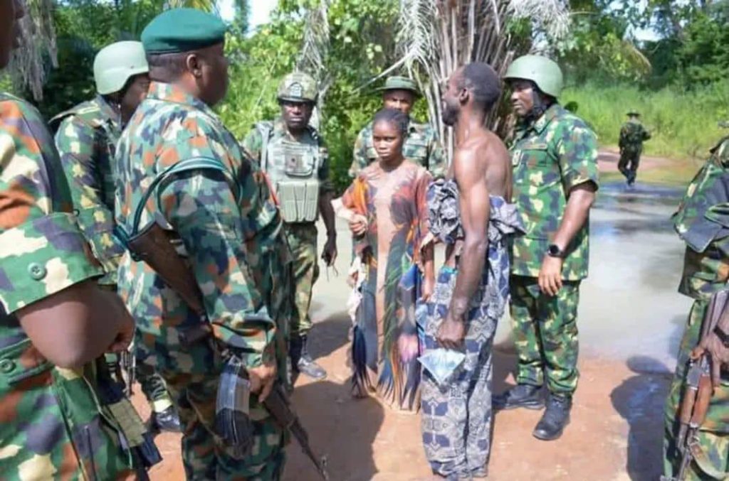 troops with rescued kidnap victims