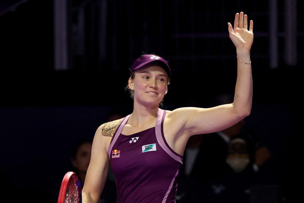 Elena Rybakina beats world No. 1 Sabalenka to win WTA Finals
