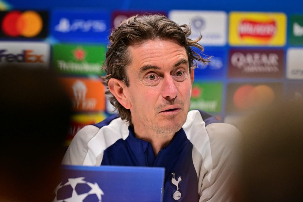 Van de Ven, Spence apologise as Frank defends Spurs ‘foundation’