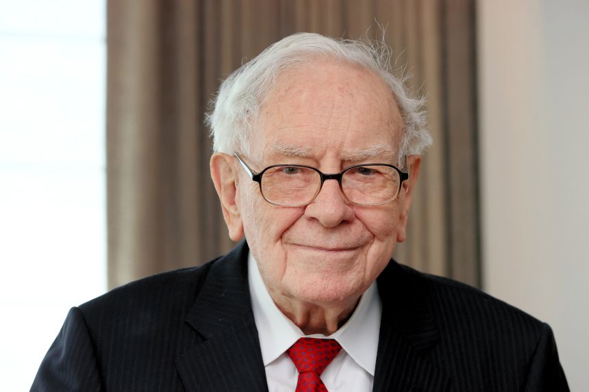 Warren Buffett announces exit as Berkshire CEO