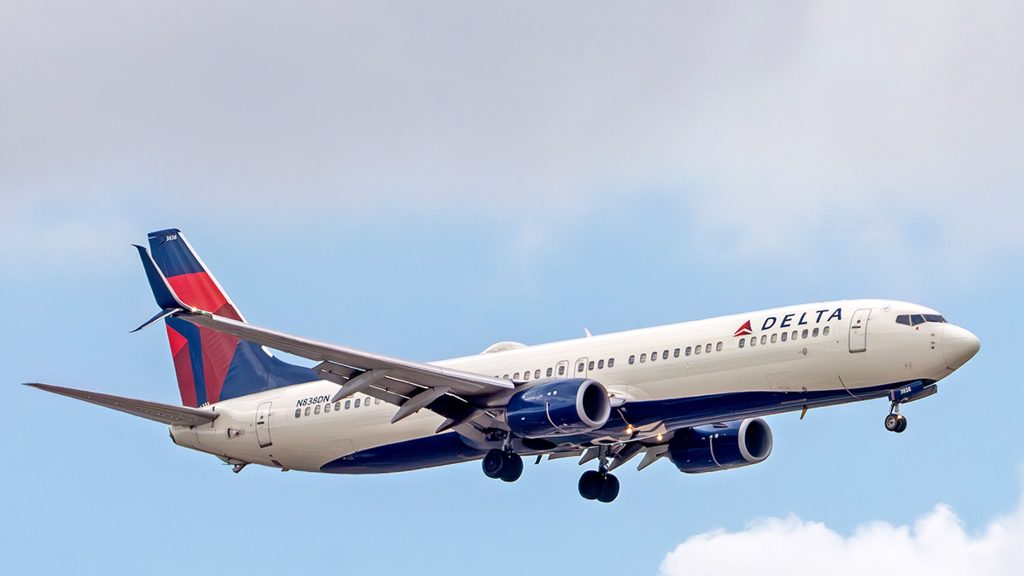 Passengers evacuated from flight in New York airport after bomb threat