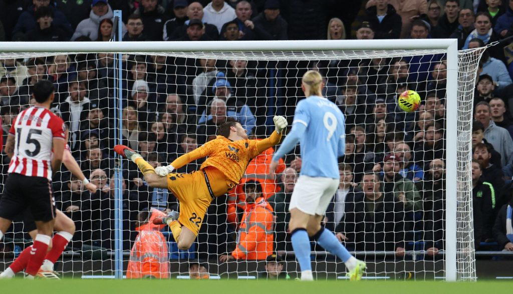 Man City take advantage of Arsenal slump, cut gap to two points