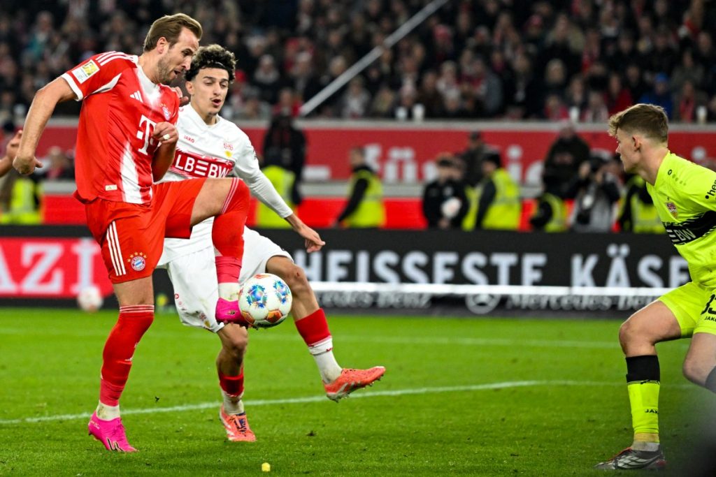 Harry Kane hat-trick helps Bayern blast past Stuttgart