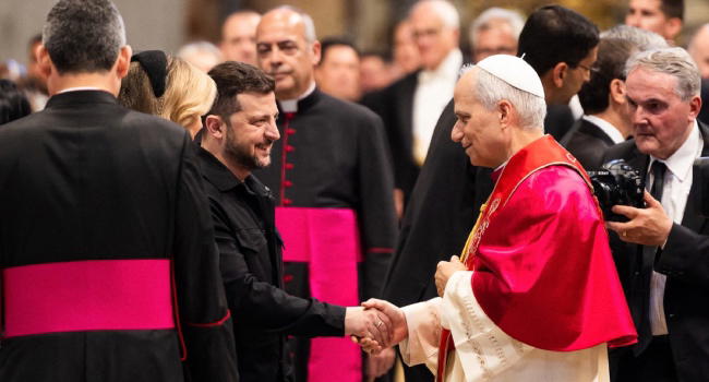 Zelensky meets pope, prepares revised plan on Russia war