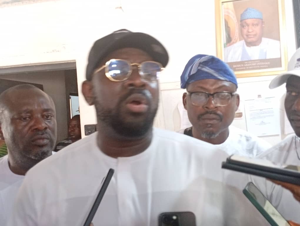 Akinyemi rallies support for Oyebanji, distributes relief packages to over 5,000 Ekiti residents